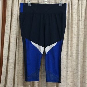 Livi Active Colorblock Capri Leggings